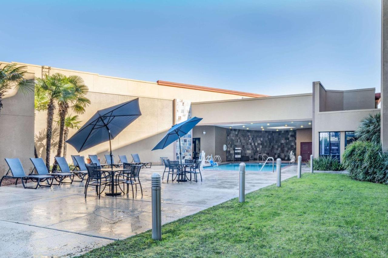 Готель Wyndham Sacramento Carmichael Екстер'єр фото