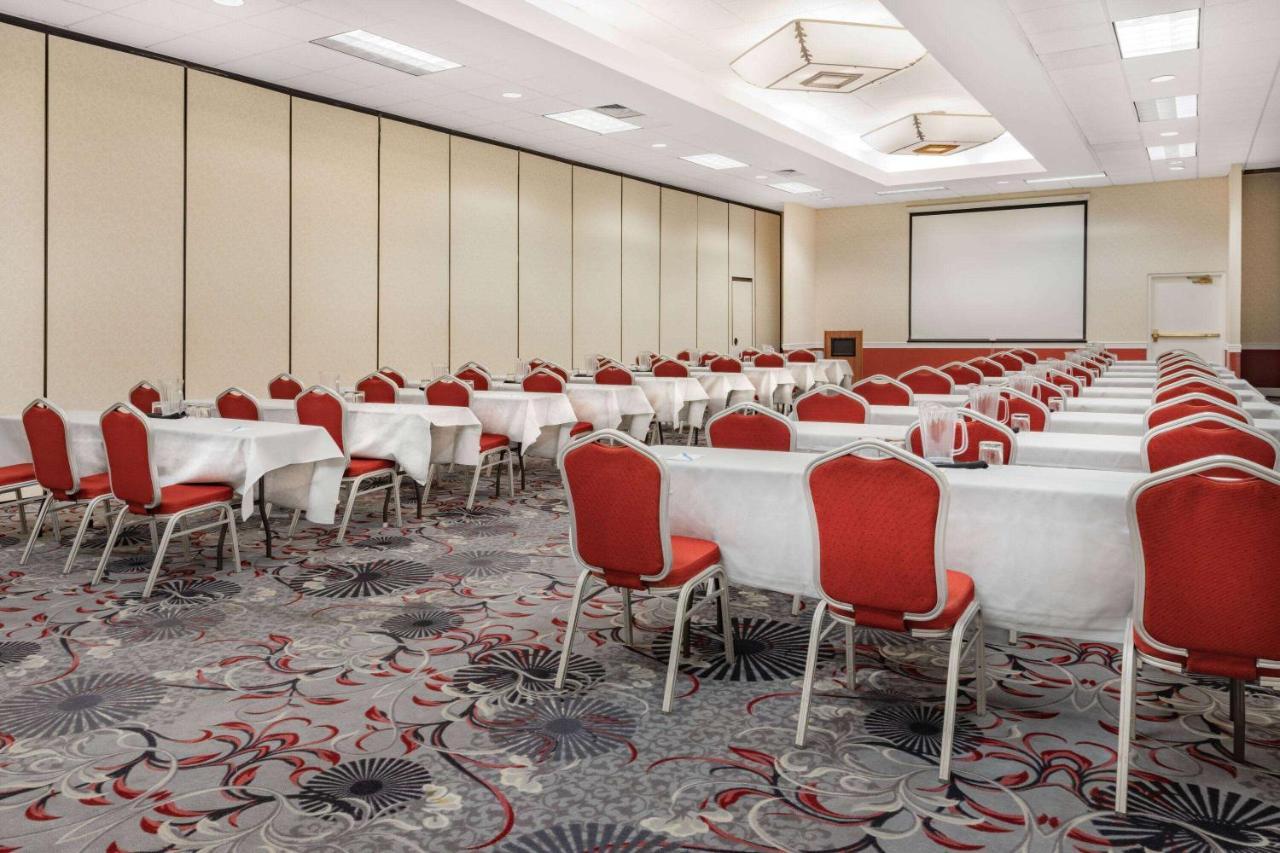 Готель Wyndham Sacramento Carmichael Екстер'єр фото