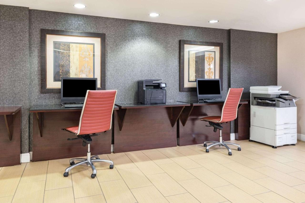 Готель Wyndham Sacramento Carmichael Екстер'єр фото