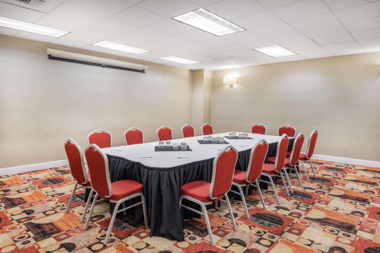 Готель Wyndham Sacramento Carmichael Екстер'єр фото